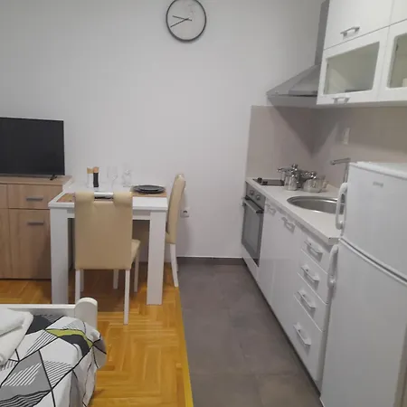 Nikola Ns * Újvidék